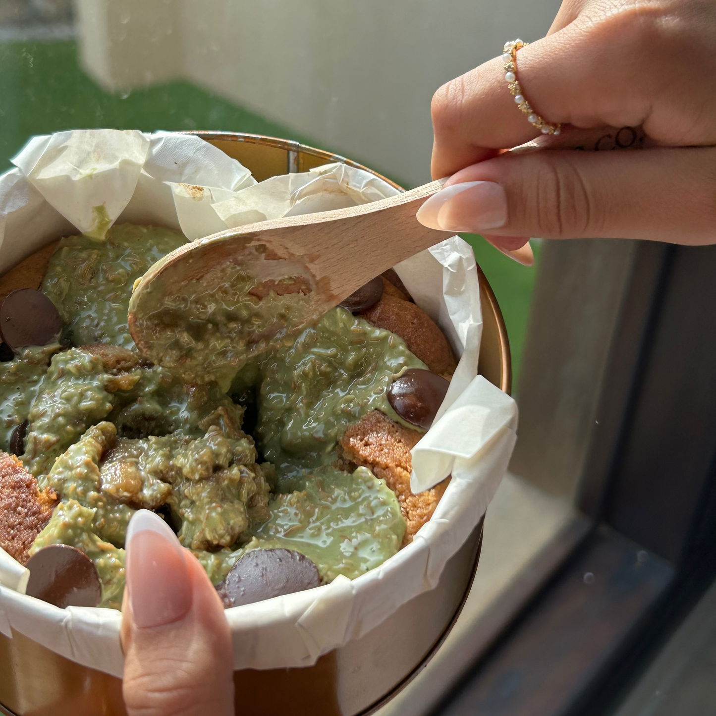 Pistachio Kunafa Scoopable Cookie Tin